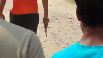 कोल: मूसेपुर में तमंचा लहराते प्रधान पुत्र का वीडियो हुआ वायरल, पुलिस जांच में जुटी