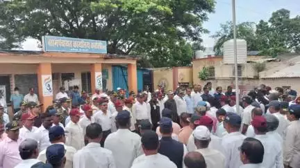 मिरज: करोली एम मध्ये पिण्याच्या पाण्यावरून सैन्यदलातील जवानाला  सरपंचाकडून शिवीगाळ