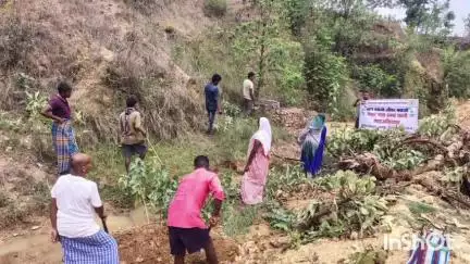 उदयपुर: मोर गांव मोर पानी महाअभियान के तहत ग्राम कवलगिरी में गैबियन स्ट्रक्चर की सफाई कर जल बचाने की शपथ ली गई