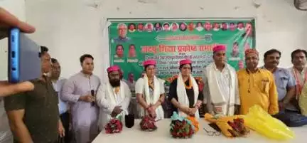 जदयू शिक्षा प्रकोष्ठ समस्तीपुर द्वारा आज आयोजित महिला आयोग के अध्यक्ष श्रीमती अप्सरा मिश्रा, संस्कृत शिक्षा बोर्ड के सदस्य सह जदयू जिलाध्यक्ष समस्तीपुर डॉ. दुर्गेश राय, सहित निर्मलाज्योति जी एवं इजहार अशरफ का सम्मान समारोह संपन्न 🌹🙏🙏🙏