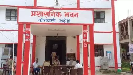 भदोही: भदोही शहर के मर्यादपट्टी में महिलाओं से छेड़खानी करने वाले युवक को किया गिरफ्तार