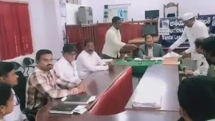 నారాయణ్​ఖేడ్: నారాయణఖేడ్ కోర్టులో నిర్వహించిన జాతీయ లోక్ అదాలత్ లో
585 కేసులు పరిష్కారం
