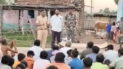 అసిఫాబాద్: లక్మాపూర్ గ్రామంలో సిపిఆర్ పై అవగాహన కల్పించిన కెరమెరి ఎస్సై మధుకర్