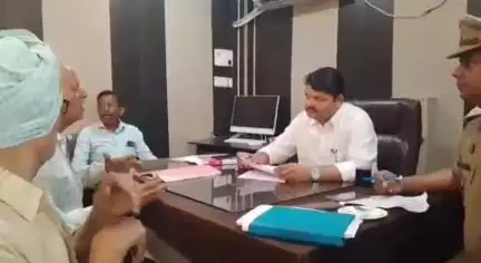 मेहनगर: रौनापार थाना पर समाधान दिवस का आयोजन, नायब तहसीलदार नीरज कुमार त्रिपाठी ने फरियादियों की सुनी फरियाद