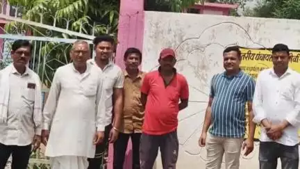 गंडई क्षेत्र के शासकीय प्राथमिक शाला धोधा के शिक्षक से नाराज पालक और ग्रामवासी, बच्चों को स्कूल नहीं भेजने का लिया निर्णय