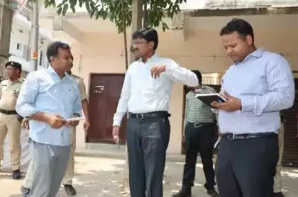 जिलाधिकारी, पटना द्वारा सर्पेंटाइन नाला, राजीव नगर नाला एवं आनन्दपुरी नाला का निरीक्षण किया गया। पदाधिकारियों को माननीय मुख्यमंत्री जी की  प्रगति यात्रा के दौरान इन नालों की पक्कीकरण एवं अन्य योजना का क्रियान्वयन सुनिश्चित करने का निदेश।