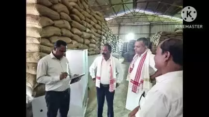 তিনিচুকীয়া: মাকুম স্থিত  ধান ক্ৰয় কেন্দ্ৰ পৰিদৰ্শন অসম চৰকাৰৰ  মন্ত্ৰী কৌশিকৰায়ৰ