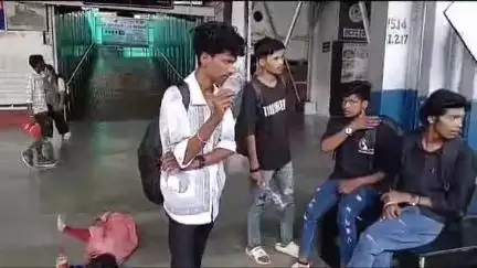 जबलपुर: जबलपुर रेलवे स्टेशन पर पानी की क़िल्लत, नलों में नहीं आ रहा पानी, बीते 18 घंटे से यात्री हो रहे परेशान #jansamasya
