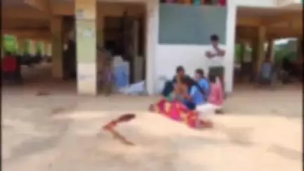 భీమిలి: సంగివలస కేబీఆర్ హైట్స్ అపార్ట్మెంట్‌ మూడో అంతస్తు నుంచి ప్రమాదవశాత్తు జారిపడి వ్యక్తి మృతి