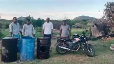 దిగువ తండా అటవీ ప్రాంతంలో సారా స్థావరాలపై ఎక్సైజ్ పోలీసుల దాడులు, 330లీటర్ల బెల్లపు ఊట ధ్వంసం