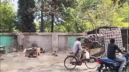 बसंतपुर: वीरपुर गोल चौंक पर आग से दो दुकानें व एक ऑटो जलकर राख, लाखों का नुकसान