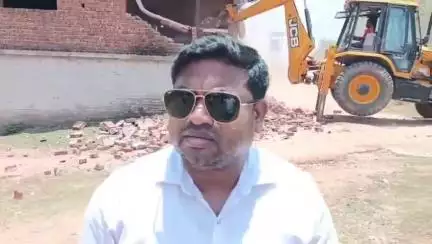 हज़ारीबाग: हज़ारीबाग के विष्णुगढ़ अंचल के चलंगा बिरहोर जनजाति ज़मीन पर भू-माफियाओं का अवैध कब्जा हटा, प्रशासन ने की सख्त कार्रवाई