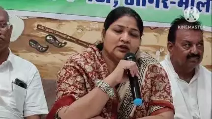 आगर: AICC पर्यवेक्षक इंदिरा मीणा ने मोंटू होटल में की प्रेस वार्ता, भाजपा पर साधा निशाना