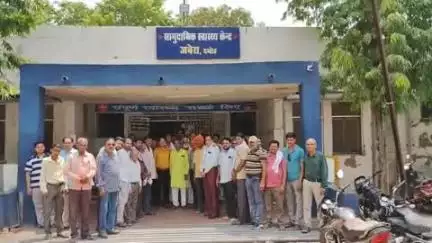 जबेरा: समाजसेवी स्वर्गीय फूलचंद जी जैन की स्मृति में सीएचसी जबेरा में मरीज़ों को वितरित किए गए फल