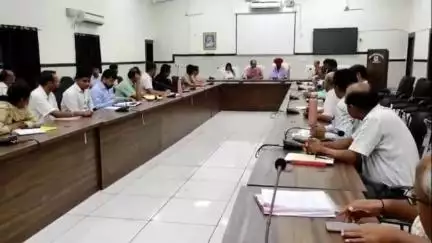 झालरापाटन: वंदे गंगा जल संरक्षण-जन अभियान की समीक्षा बैठक प्रभारी मंत्री की अध्यक्षता में जैविक खेती केंद्र में हुई