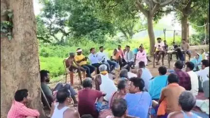 बानो: खरवागढा बाजार टांड़ में सड़क निर्माण को लेकर ग्रामीणों की बैठक, 16 जून को फिर होगी बैठक