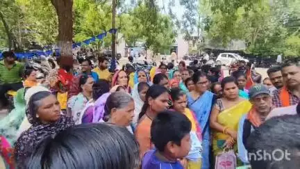 दुर्ग: व्यवस्थापन को लेकर सेक्टर 7 के लोगों पहुंचे कलेक्ट्रेट #jansamasya