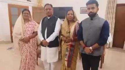 बलरामपुर: सामरी विधायक उद्धेश्वरी पैकरा ने रायपुर में मुख्यमंत्री विष्णुदेव साय से की मुलाकात
