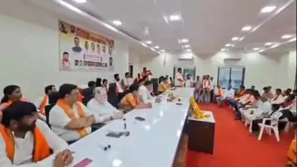 उदगीर: शासकीय विश्राम ग्रह येथे शिंदे शिवसेना गटाची आढावा बैठक संपन्न