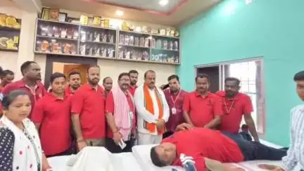ବରଗଡ: ଖଣ୍ଡହଥାର ଆନ୍ଧ୍ର କ୍ୟାମ୍ପ ଠାରେ ନିଷ୍ଠା ପରିବାରର 16 ତମ ପ୍ରତିଷ୍ଠା ଦିବସ ଉପଲକ୍ଷେ ଅନୁଷ୍ଠିତ ହେଲା ରକ୍ତଦାନ ଶିବିର
