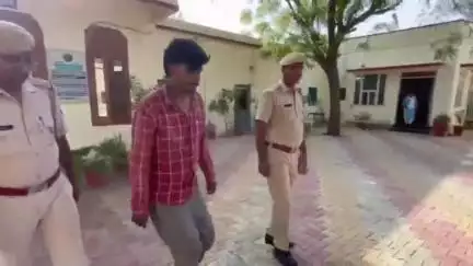 हनुमानगढ़: अमरपुरा थेहडी में युवक से 12 बोर का अवैध देशी पिस्तौल बरामद, आरोपी को पुलिस ने न्यायिक अभिरक्षा में भेजा जेल