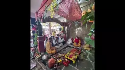 धर्मशाला: खनियारा स्थित इंद्रुनाग मंदिर में विधायक सुधीर शर्मा ने माथा टेककर सुना श्री भगवतगीता का पाठ
