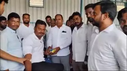 నిజామాబాద్ సౌత్: అంతర్జాతీయ రక్తదాన దినోత్సవం సందర్భంగా నగరంలోని రూరల్ ఎమ్మెల్యే క్యాంప్ కార్యాలయంలో రక్తదాన శిబిరం