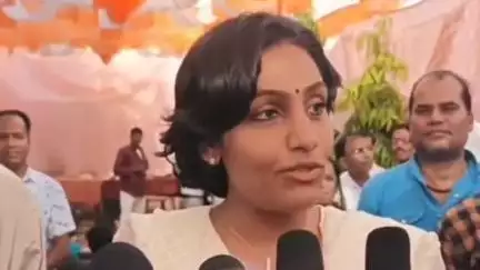 कुरई: DM संस्कृति जैन के प्रयास से ज़िले के सरकारी स्कूलों में गिफ्ट अ डेस्क अभियान के तहत लगभग 9 हज़ार डेस्क उपलब्ध कराई गई