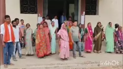 सोनहत: सोनहत में अवैध अतिक्रमण को लेकर स्थानीय लोगों ने कार्रवाई का किया विरोध