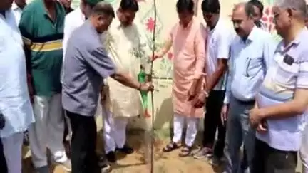 सीकर: सैनिक कल्याण राज्य मंत्री विजय सिंह ने सीकर दौरे पर माधव सागर तालाब पर आयोजित वंदे गंगा जल संरक्षण अभियान में की शिरकत