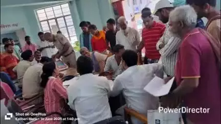 अमदाबाद: थाना परिसर में भूमि विवाद निपटारे के लिए परामर्श सभा का आयोजन, CO व SHO समेत कई अधिकारी मौजूद