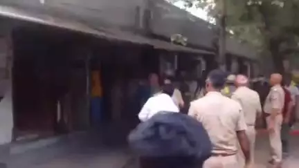 इलाहाबाद हाई कोर्ट के फोटो एफिडेविट सेंटर में लगी आग, मौके पर पहुंची फायर ब्रिगेड की टीम