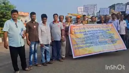 ସୋରଡା: ଗୋପାଳପୁର - ରେଢ଼ାଖୋଲ ରେଳ ପ୍ରକଳ୍ପକୁ ତ୍ୱରାନ୍ୱିତ କରିବା ନେଇ ଆଜି ସୋରଡ଼ା ଗାଙ୍ଗପୁର ଠାରେ ରଥ କୁ ସମର୍ଥନ କଲେ ଅଞ୍ଚଳ ବାସୀ #jansamasya
