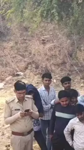 चौमूं: चोंमू उपखंड क्षेत्र के सामोद थाना इलाके में नदी में एक अधेड़ व्यक्ति का शव मिलने से आसपास के इलाके में फैली सनसनी