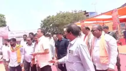 ବରଗଡ: ଅଡିଟୋରିୟମ ଠାରେ ଅନୁଷ୍ଠିତ ଜିଲ୍ଲା ସ୍ତରୀୟ ବିକାଶ ମେଳା ପରିଦର୍ଶନ କଲେ ମନ୍ତ୍ରୀ ସୁରେଶ ପୂଜାରୀ