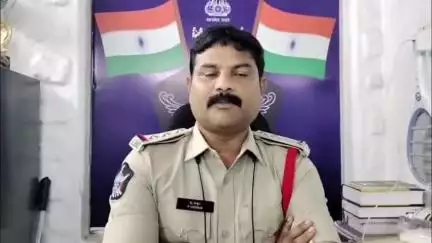 రాజమండ్రి సిటీ: కొవ్వూరు రోడ్ కం రైల్వే బ్రిడ్జి వద్ద కారులో తరలిస్తున్న 26 కేజీల గంజాయి స్వాధీనం, ఏడుగురు అరెస్ట్