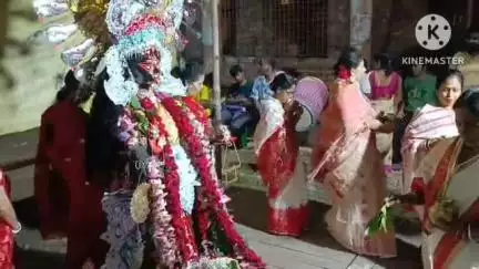 ডায়মন্ডহারবার ১: ডায়মন্ড হারবার পৌরসভার 14 নম্বর ওয়ার্ডে রক্ষা কালী পুজোতে মারলেন মহিলারা