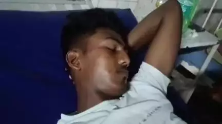 তুফানগঞ্জ ২: মোবাইল চুরি সন্দেহে লাউডাঙার পাড় কবিরাজের বাড়িতে কিশোরকে মারধর, প্রতিবেশীর বাড়ি মানসাই থেকে উদ্ধার