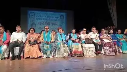 চুঁচুড়া-মগরা: চুঁচুড়া রবীন্দ্র ভবন থেকে কৃতি ছাত্র-ছাত্রীদের সংবর্ধিত করলেন বিধায়ক, উপস্থিত সাংসদ