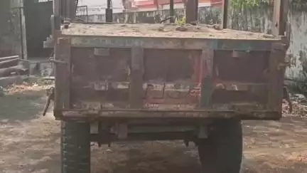 हरदा: ग्राम महेंद्रगांव में अवैध रूप से रेत का परिवहन करने के मामले में खनिज विभाग ने दो ट्रैक्टर-ट्रॉलियों को किया ज़ब्त