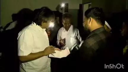 ಶಿವಮೊಗ್ಗ: ನಗರದಲ್ಲಿ ಸಚಿವ ಮಧು ಬಂಗಾರಪ್ಪ ಜನರ ಸಮಸ್ಯೆ ಆಲಿಸುತ್ತಿದ್ದಾಗ ವಿದ್ಯುತ್ ಕಣ್ಣಾಮುಚ್ಚಾಲೆ