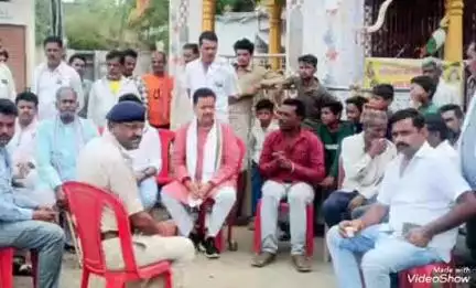 बेगमगंज: बेगमगंज में सड़क दुर्घटना में 2 युवकों की हुई थी मौत, पूर्व मंत्री रामपाल सिंह ने परिजनों से मिलकर व्यक्त की शोक संवेदना