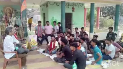 রতুয়া ২: পুখুরিয়া এলাকায় বিশ্ব হিন্দু পরিষদ ও বজরং দলের সদস্যদের তরফে আয়োজিত হল আলোচনা সভা