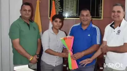 हमीरपुर: जिला पुलिस हमीरपुर की महिला आरक्षी की विदेश मंत्रालय में प्रतिनियुक्ति पर विदाई समारोह का हुआ आयोजन