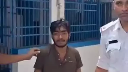 মাটিগাড়া: প্রেমের জালে ফাঁসিয়ে নাবালিকাকে অপহরণের অভিযোগে গজলডোবা থেকে গ্রেপ্তার যুবক