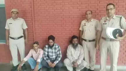 नारनौल: गांव खटोटी खुर्द में पानी पीने के बहाने सरसों के कट्टे चोरी करने वाले 3 आरोपियों को किया गिरफ्तार
