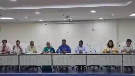 তমলুক: গণপতিনগরে জেলাশাসক দপ্তরে পানচাষী ও ব্যবসায়ীদের নিয়ে আলোচনা সভার আয়োজন, উপস্থিত জেলাশাসক ও মন্ত্রীরা