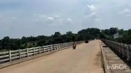 घाटशिला: अमाईनगर के स्वर्णरेखा नदी पुल पर स्ट्रीट लाइट लगवाने की घाटशिला उपप्रमुख ने उठाई मांग