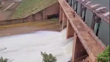 ಸಂಡೂರು: ತಾಲ್ಲೂಕಿನ ನಾರಿಹಳ್ಳ ಜಲಾಶಯಕ್ಕೆ ಒಳಹರಿವು ಹೆಚ್ಚಳ, 2 ಗೇಟ್‌ಗಳ‌ ಮೂಲಕ ನೀರು ಬಿಡುಗಡೆ