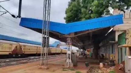 జహీరాబాద్: అమృత్ భారత్ పథకంలో భాగంగా పట్టణంలో శరవేగంగా కొనసాగుతున్న రైల్వే స్టేషన్ సుందరీకరణ పనులు